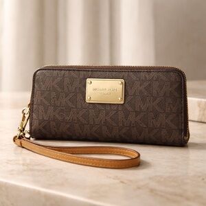 Michael Kors Brown Jet Set wallet with gold hardware